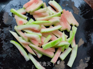 糖醋西瓜皮的做法步骤：2
