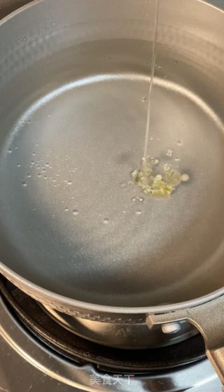 家常炒蚕豆的做法步骤：1