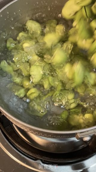 家常炒蚕豆的做法步骤：2
