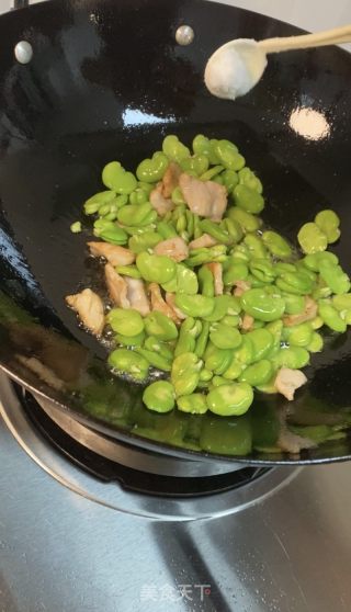 家常炒蚕豆的做法步骤：4