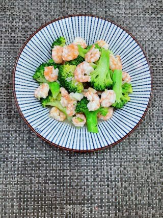 西蓝花炒虾仁的做法步骤：10