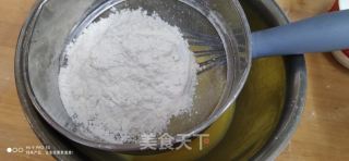 蔓越莓小旋风戚风蛋糕的做法步骤：3