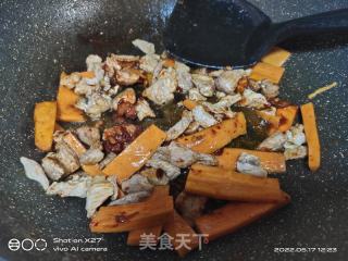 肉片炒花菜的做法步骤：2