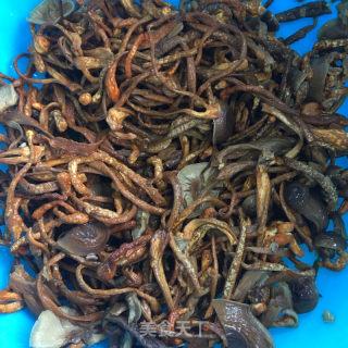 菌菇烧草鸡的做法步骤：4