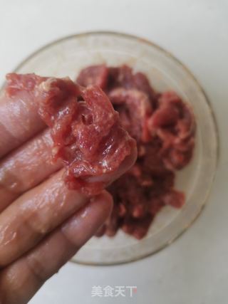 牛肉辣白菜炒年糕的做法步骤：3