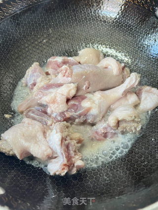 鸭腿烧胡萝卜的做法步骤：3