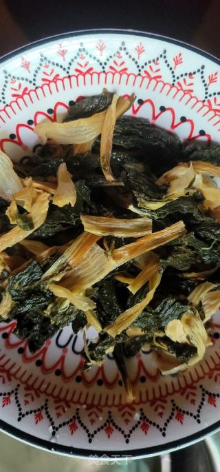 花生菜干咸猪骨粥的做法步骤：3