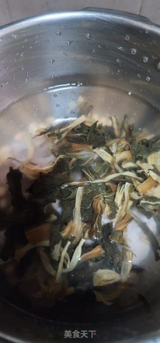 花生菜干咸猪骨粥的做法步骤：4