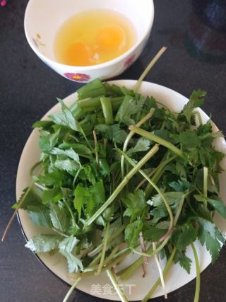 山芹菜炒鸡蛋的做法步骤：1