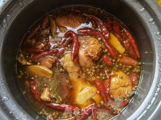 卤鸡腿去骨猪前肘的做法步骤：11
