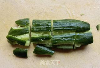 荷兰黄瓜洋葱拌鸡腿肉的做法步骤：4