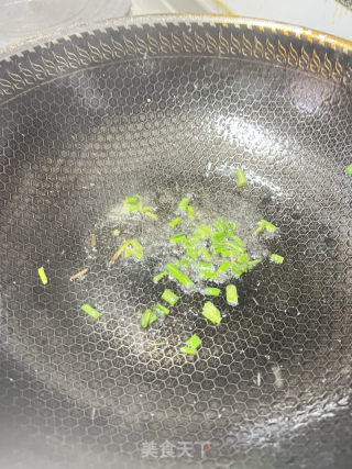 香肠炒荷兰豆的做法步骤：1