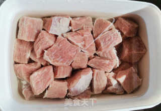 茄子烧牛肉的做法步骤：1