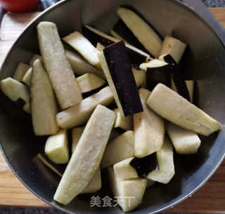 茄子烧牛肉的做法步骤：3