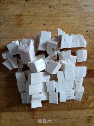 金包银（蒜苔豆腐鸡蛋新吃法）的做法步骤：2