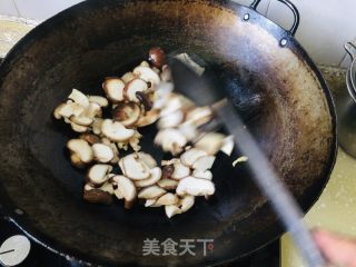 蚝油香菇炒油菜的做法步骤：4