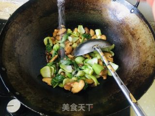 蚝油香菇炒油菜的做法步骤：9