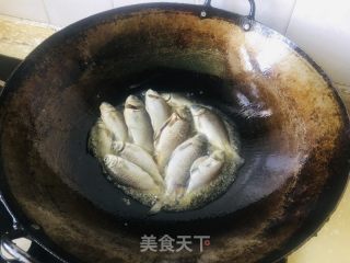 冬瓜鲫鱼炖豆腐的做法步骤：2