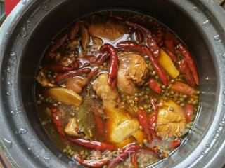 小肘花蘸十香菜蒜汁的做法步骤：1
