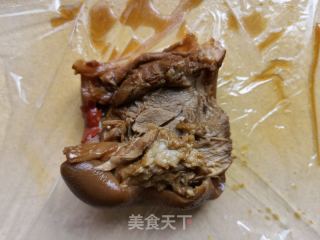 小肘花蘸十香菜蒜汁的做法步骤：5