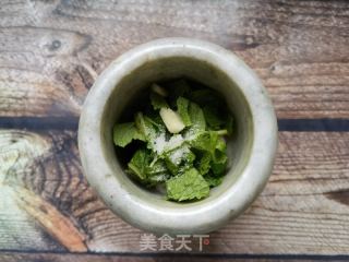 小肘花蘸十香菜蒜汁的做法步骤：13