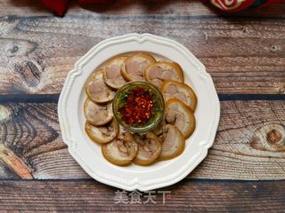 小肘花蘸十香菜蒜汁的做法步骤：16