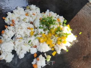 三丁炒米饭的做法步骤：6