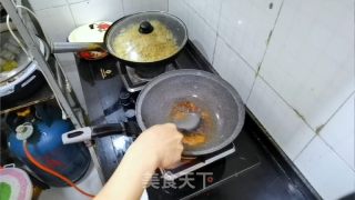 土豆片溜肥肠的做法步骤：1