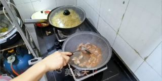 土豆片溜肥肠的做法步骤：2