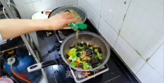 土豆片溜肥肠的做法步骤：5
