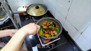 土豆片溜肥肠的做法步骤：6