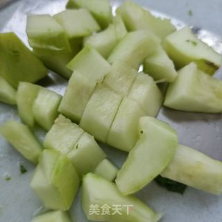 莴笋甜瓜汁的做法步骤：3