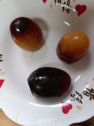 烧椒拌皮蛋的做法步骤：1