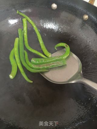 烧椒拌皮蛋的做法步骤：3