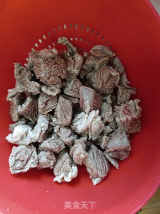 笋子烧牛肉的做法步骤：1