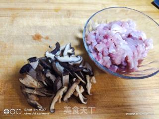 香菇虾仁瘦肉粥的做法步骤：3