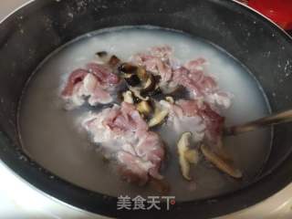 香菇虾仁瘦肉粥的做法步骤：4