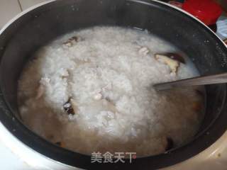 香菇虾仁瘦肉粥的做法步骤：5