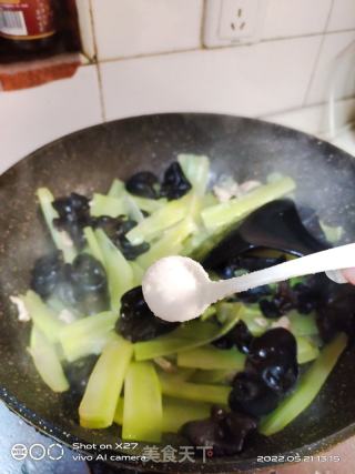 木耳肉片炒莴笋的做法步骤：4