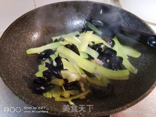 木耳肉片炒莴笋的做法步骤：5