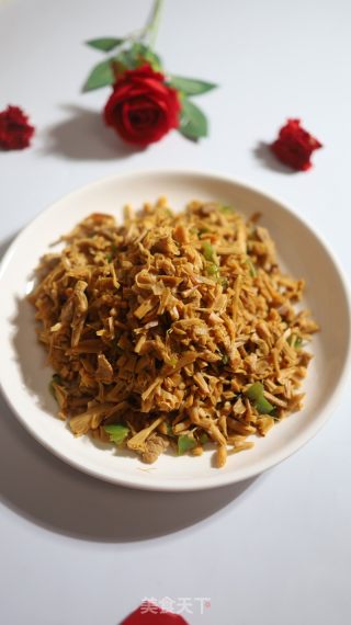 黄花菜炒肉片的做法步骤：7