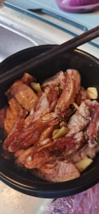 嫩得不得了的鸡翅的做法步骤：1