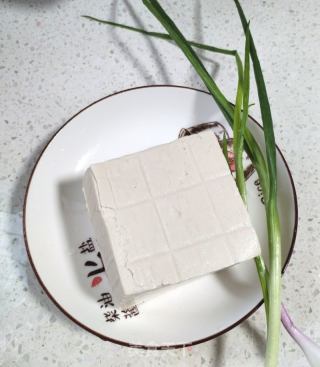 香煎豆腐的做法步骤：1