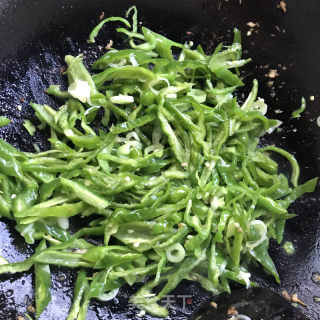 青椒炒里脊肉的做法步骤：5