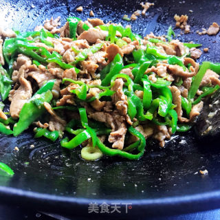 青椒炒里脊肉的做法步骤：8