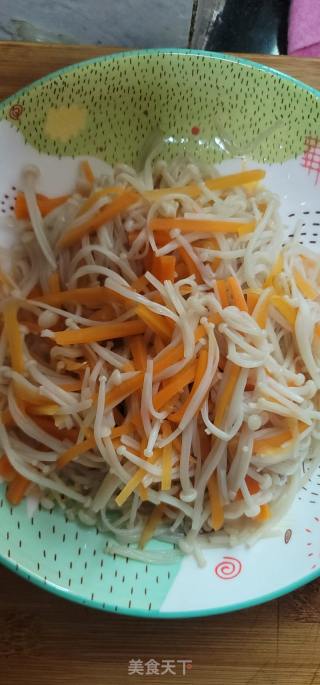 拌金针菇的做法步骤：3