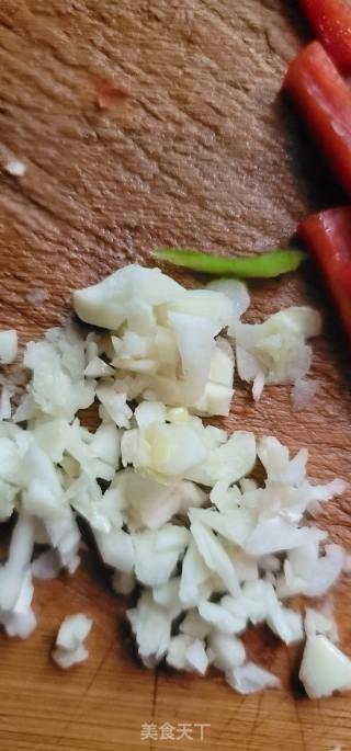 青红椒炒肉丝的做法步骤：4