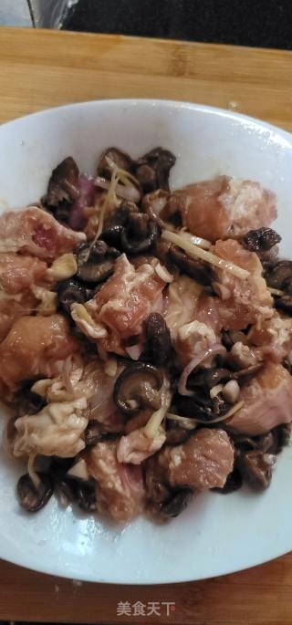 香菇蒸排骨的做法步骤：3