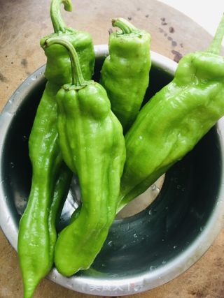虎皮泡泡椒的做法步骤：1