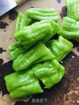 虎皮泡泡椒的做法步骤：2